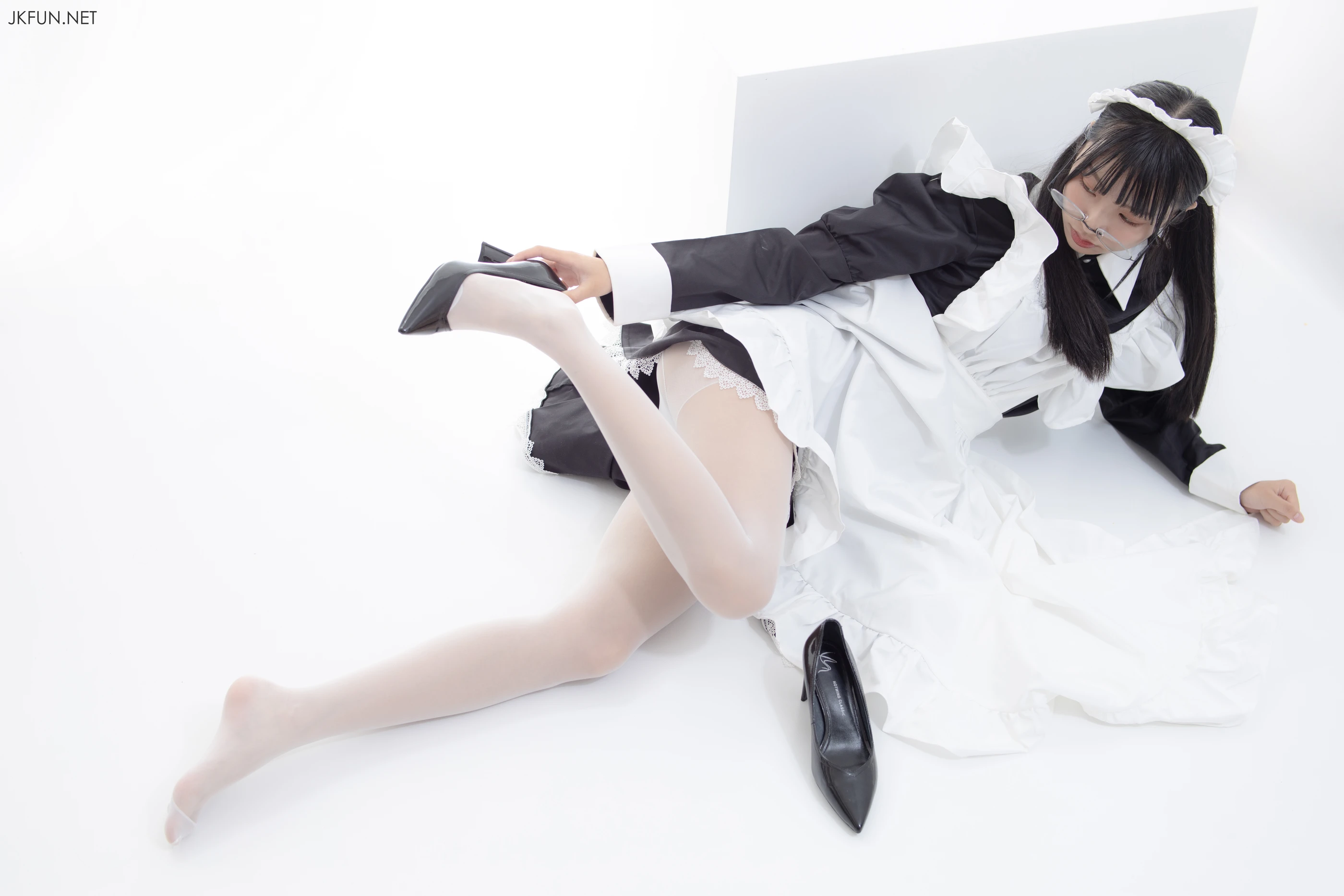 森萝财团 [JKFUN-017] 眼镜白丝女仆 [127P 1V]插图